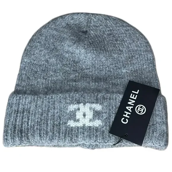 Luxury Beanie – Timeless Winter Accessory